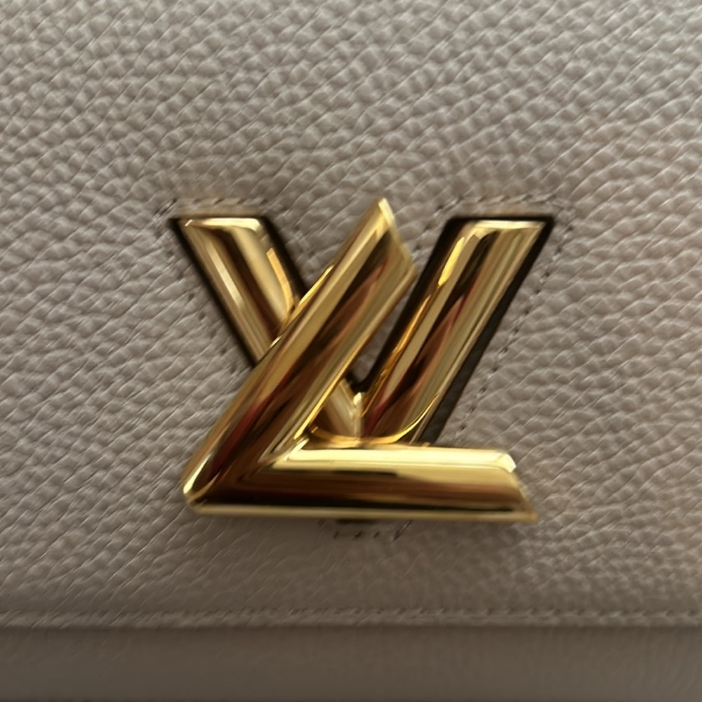 LV bag - Picture 6 of 6